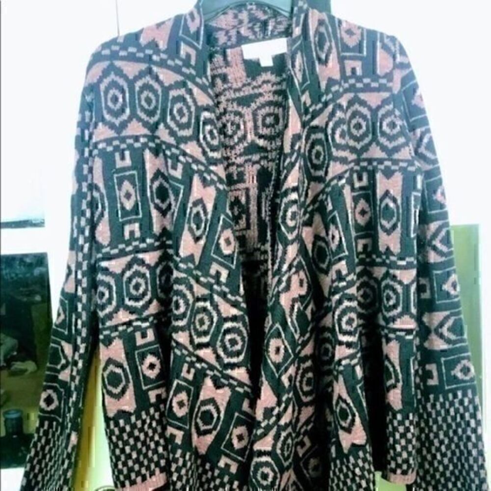 Size small Knox rose waterfall Aztec cardigan sweater. Black and light pink.